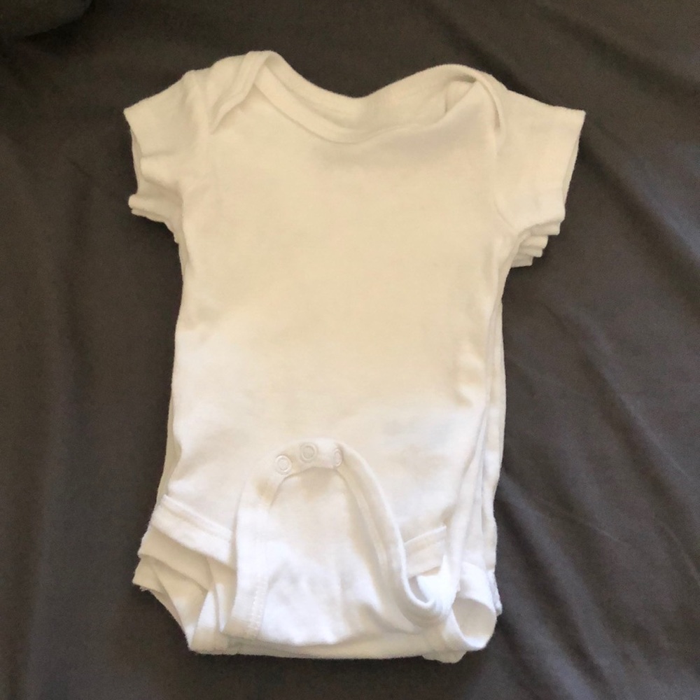 Set of 3 white bodysuits 0-3 mos